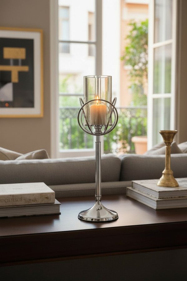 lifestyle-shot-103f489b-e9ec-4ac4-9bee-7a3cfb03d702 Candelabro Metálico con Tubo de Vidrio