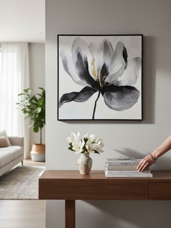 lifestyle-shot-35d2ccc1-0ce2-48e5-961e-0823ce6281bf Cuadro Flor Negra Elegante 60×60 cm