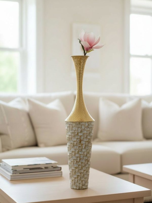 lifestyle-shot-60394ced-320e-4c61-b596-8fe1fb689ae8 Florero Metálico Dorado Deluxe – 70 cm