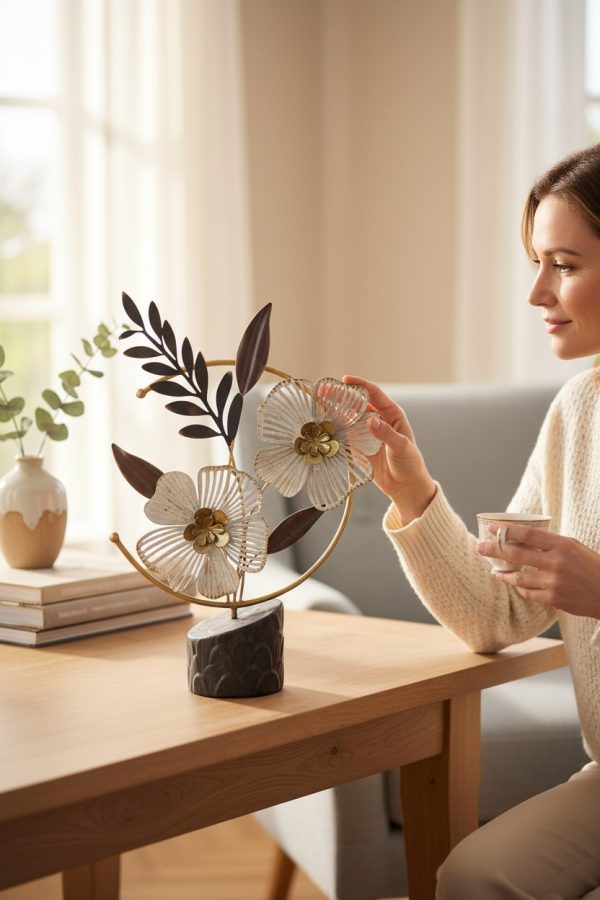 Adorno Metálico Floral con Base – 45×30 cm