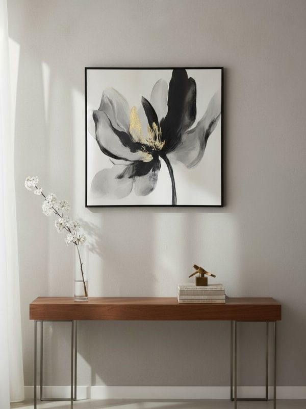 lifestyle-shot-c2b9d3da-d793-4387-bb03-ed3972a428de Cuadro Flor Negra Elegante 60×60 cm